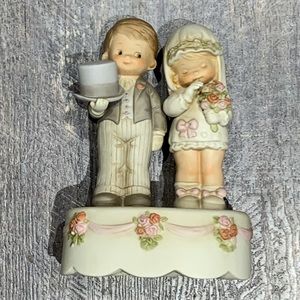 Bride and Groom, Porcelain, Musical, Plays “ Wedding, March by MENDELSSOHN